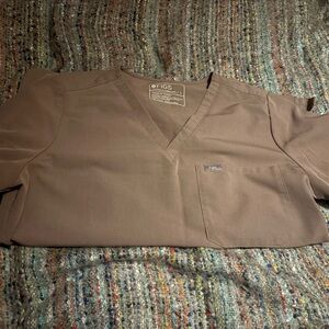 Figs taupe Scrub Top